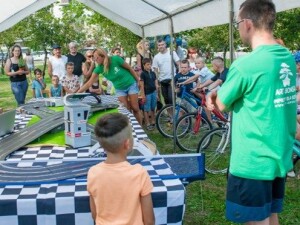 Tor samochodowy zasilany energorowerami