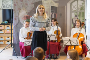 koncerty edukacyjne dla dzieci, Kunsztowna klasyka, Pani Pchełka, Art Bonsai