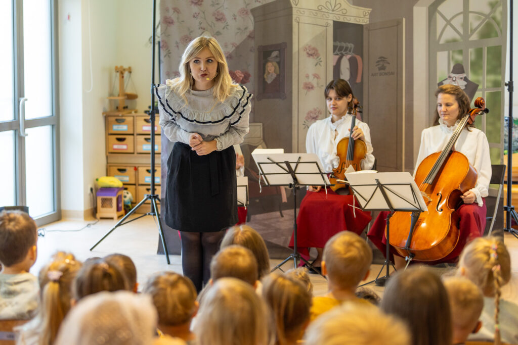 koncerty edukacyjne dla dzieci, Kunsztowna klasyka, Pani Pchełka, Art Bonsai