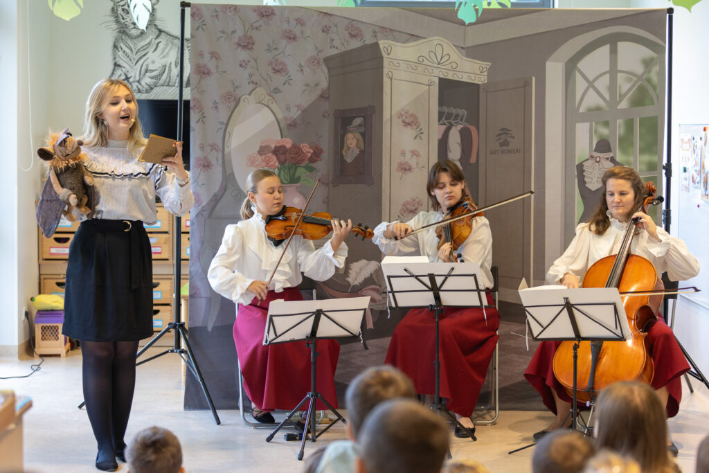koncerty edukacyjne dla dzieci, Kunsztowna klasyka, Pani Pchełka, Art Bonsai