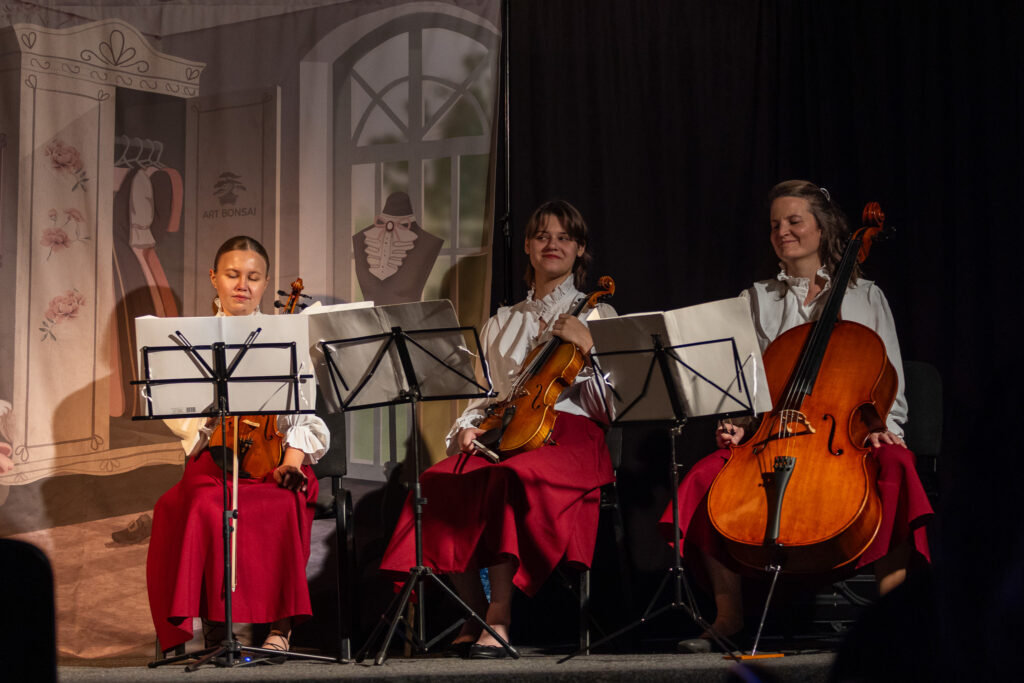 koncerty edukacyjne dla dzieci, Kunsztowna klasyka, Pani Pchełka, Art Bonsai