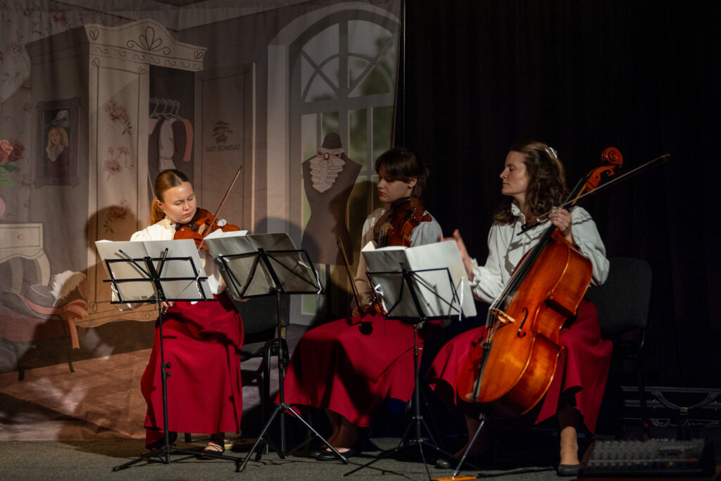 koncerty edukacyjne dla dzieci, Kunsztowna klasyka, Pani Pchełka, Art Bonsai