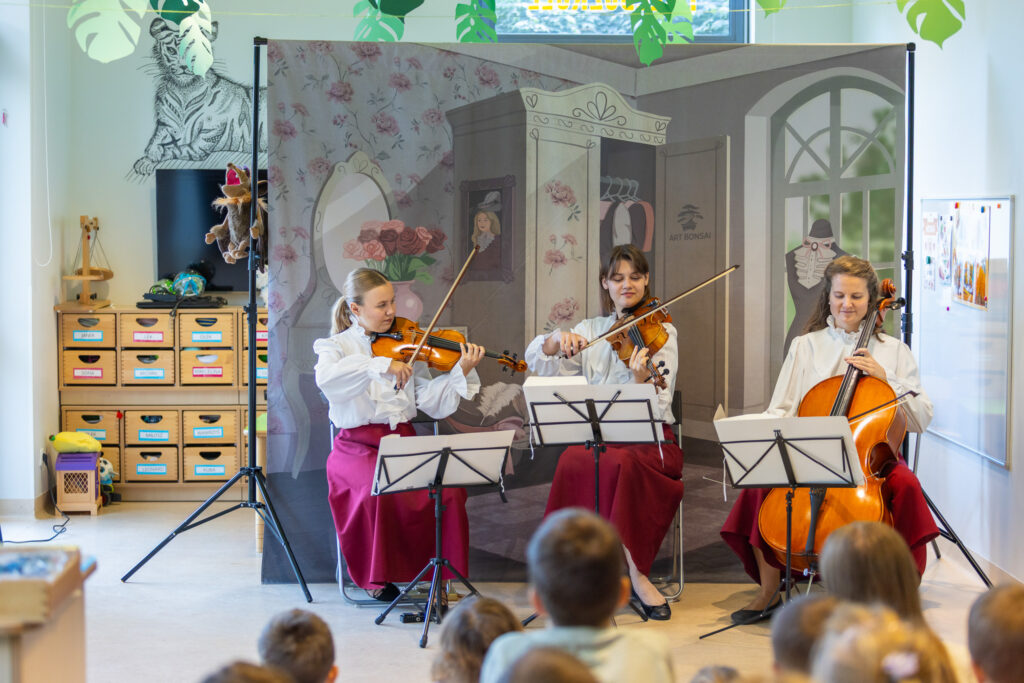 koncerty edukacyjne dla dzieci, Kunsztowna klasyka, Pani Pchełka, Art Bonsai