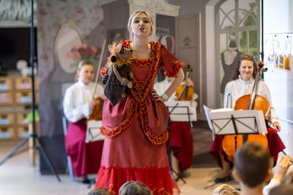 koncerty edukacyjne dla dzieci, Kunsztowna klasyka, Pani Pchełka, Art Bonsai